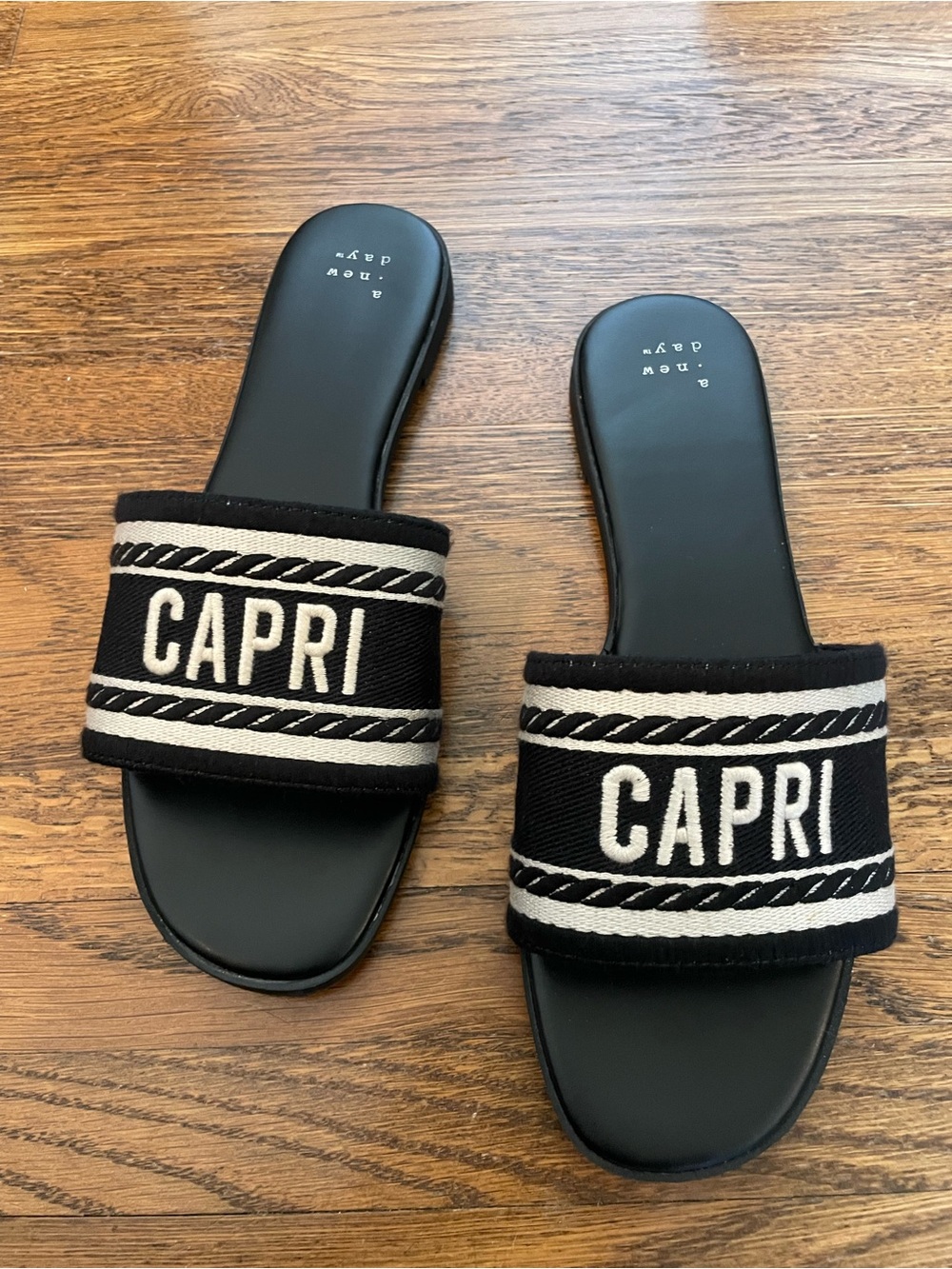 Embroidered “Capri” Slide Sandals Size 9